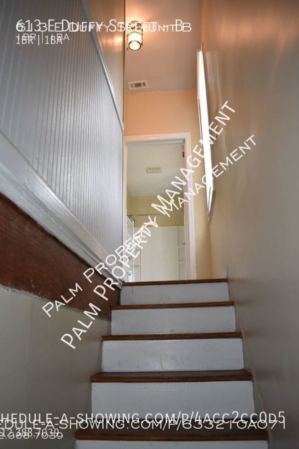 Building Photo - 1 bed/1 bath in Historic Savannah apartmen...