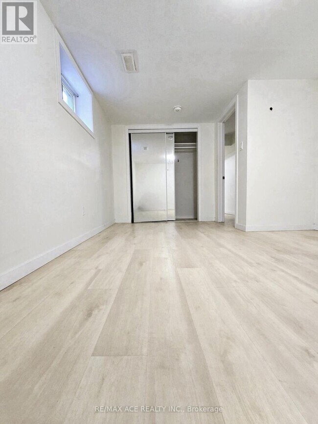 Photo du bâtiment - 20 Snaresbrook Dr