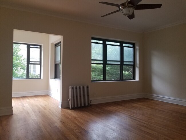 Building Photo - 1473 W Carmen Ave