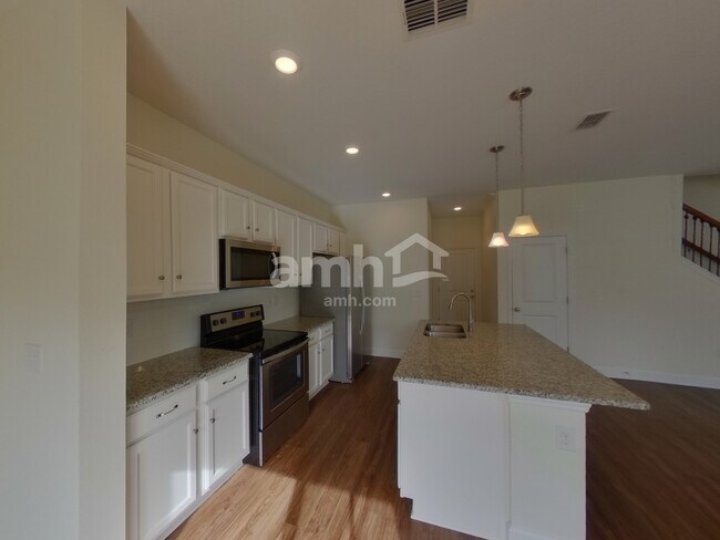 Foto del edificio - 4241 Reisswood Lp