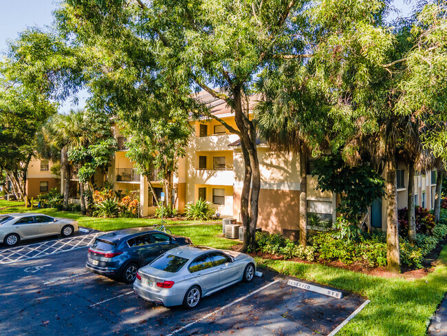 Building Photo - Summerbreeze Condominium
