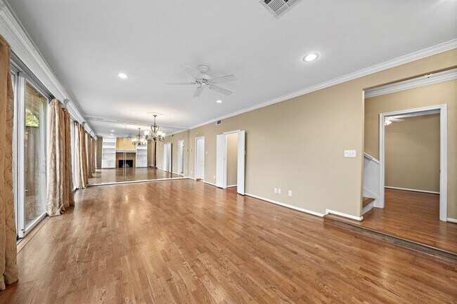 Building Photo - 201 Vanderpool Ln