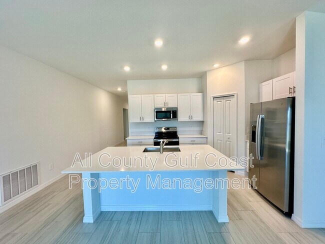 Building Photo - 8725 Sunset Pk Trl S