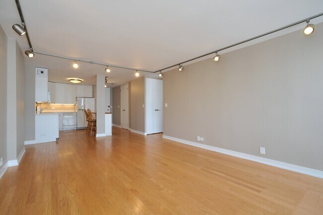 Building Photo - 1660 N LaSalle Dr