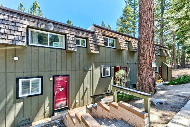 Building Photo - 648 Roger Ave