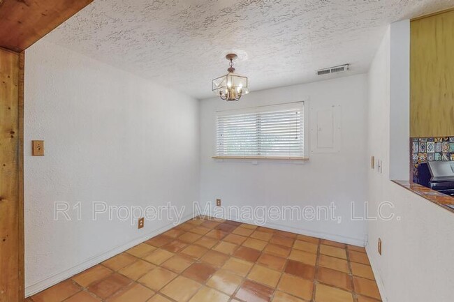 Foto del edificio - 2413 Gretta St NE