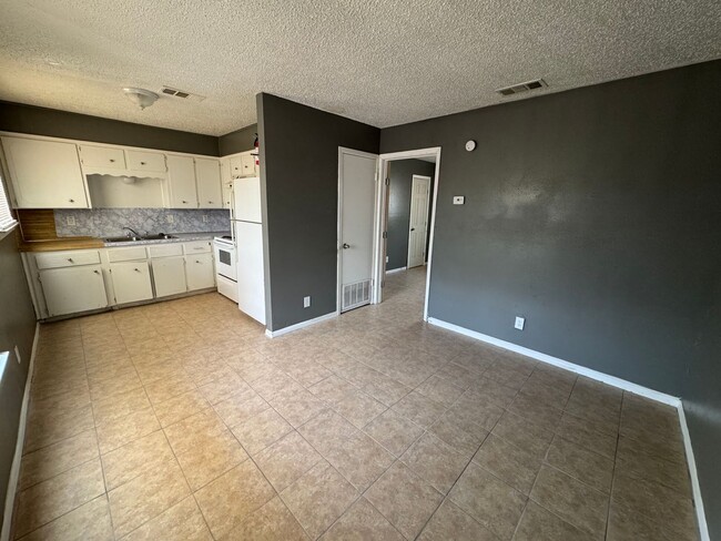 Foto del edificio - 1405 N Gray St