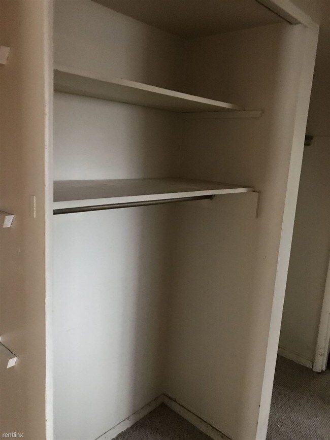 Foto del edificio - 1 br, 1 bath Duplex - 4440 Brenton Ave
