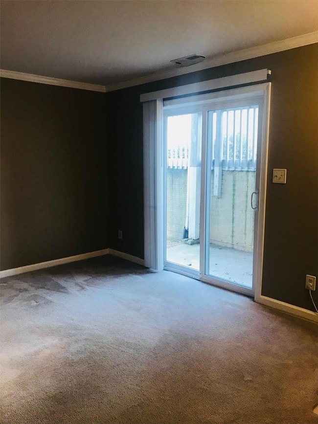 Building Photo - 33 Fern Oak Circle Apt 100