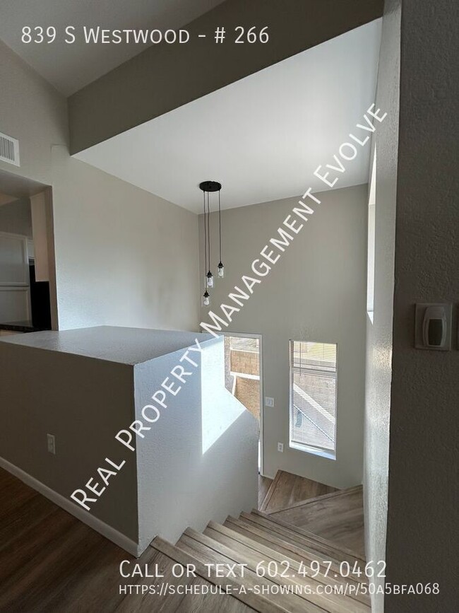 Building Photo - Lovely Mesa Condo