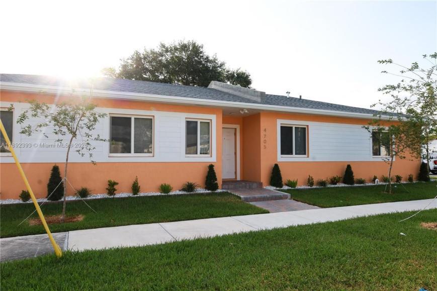 Foto principal - 3 bedroom in Miami FL 33142