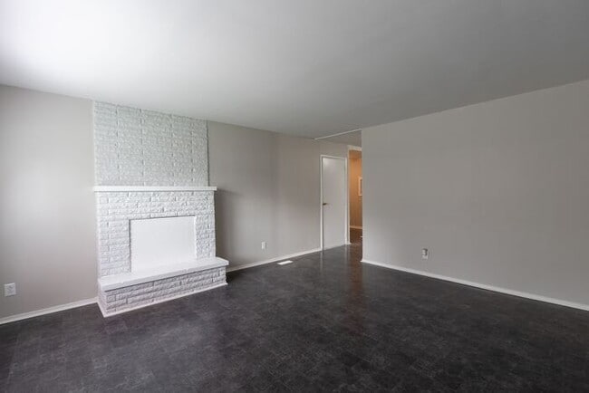 Foto del edificio - 6218 E Hampton Dr