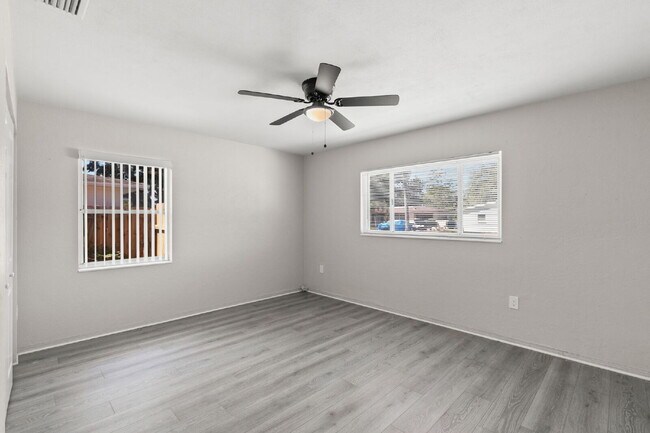 Building Photo - Home For Rent in St Petersburg!