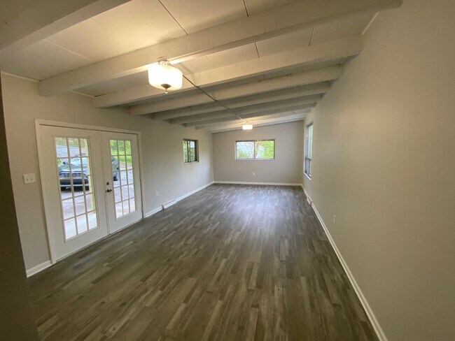 Foto del edificio - Newly remodeled 2 bed 1 bath home in Red Bank
