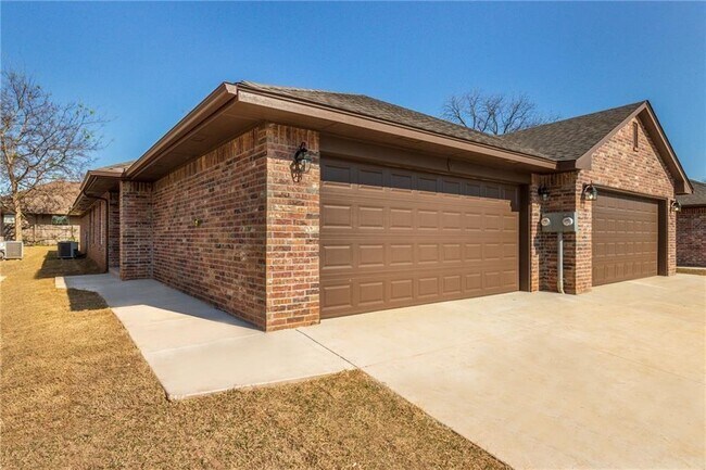 Building Photo - 400 Chalk Hill Ct