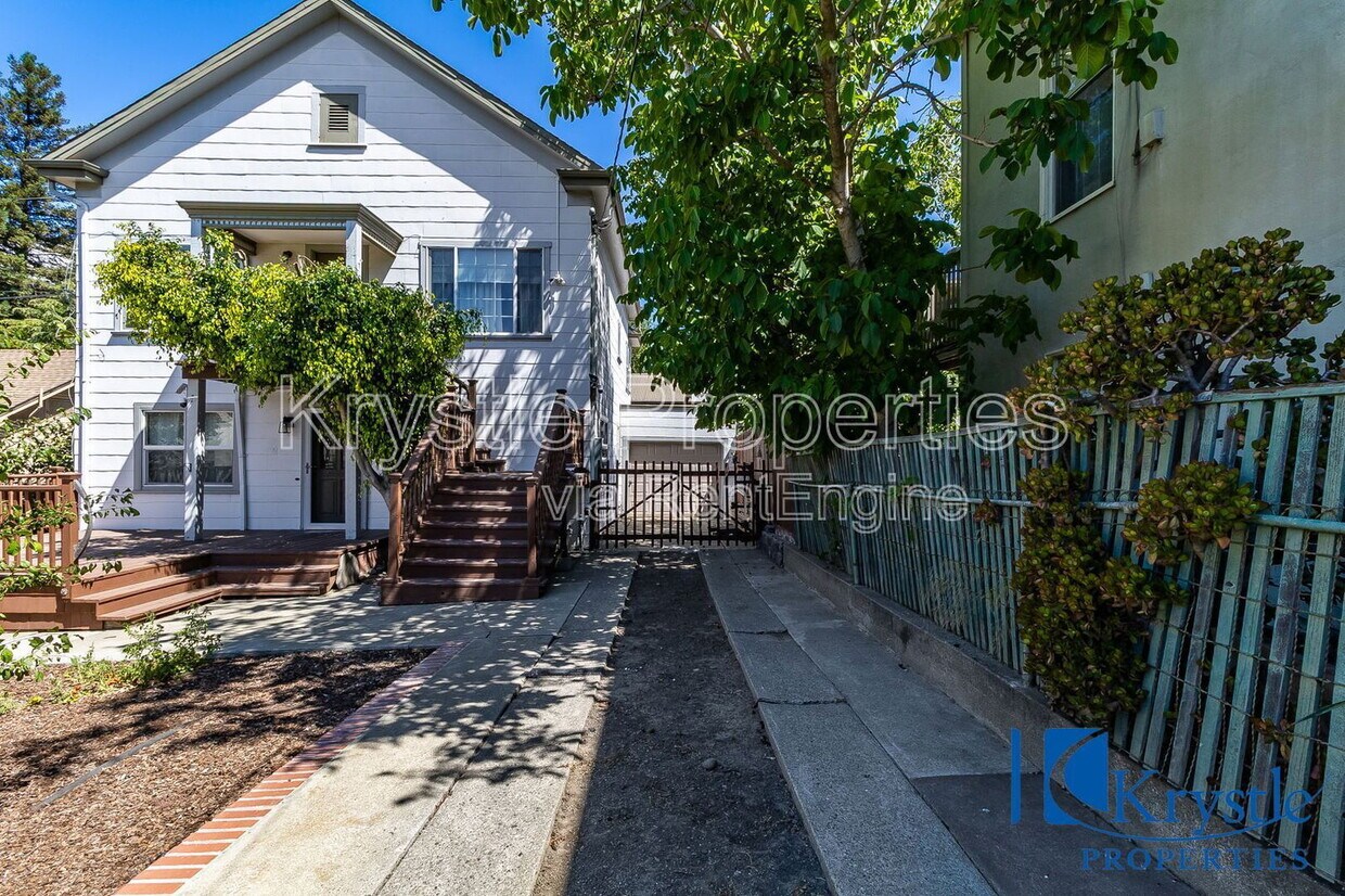 Primary Photo - 1322 Wanda St