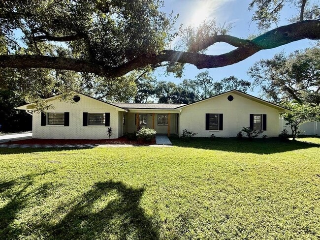 Foto del edificio - 15611 Walden Ave