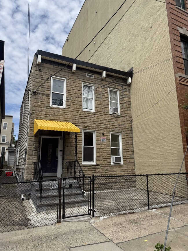 Building Photo - 183 Webster Ave