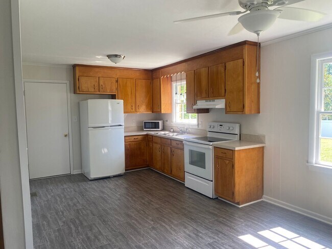 Building Photo - Fully updated brick ranch, fenced back yar...