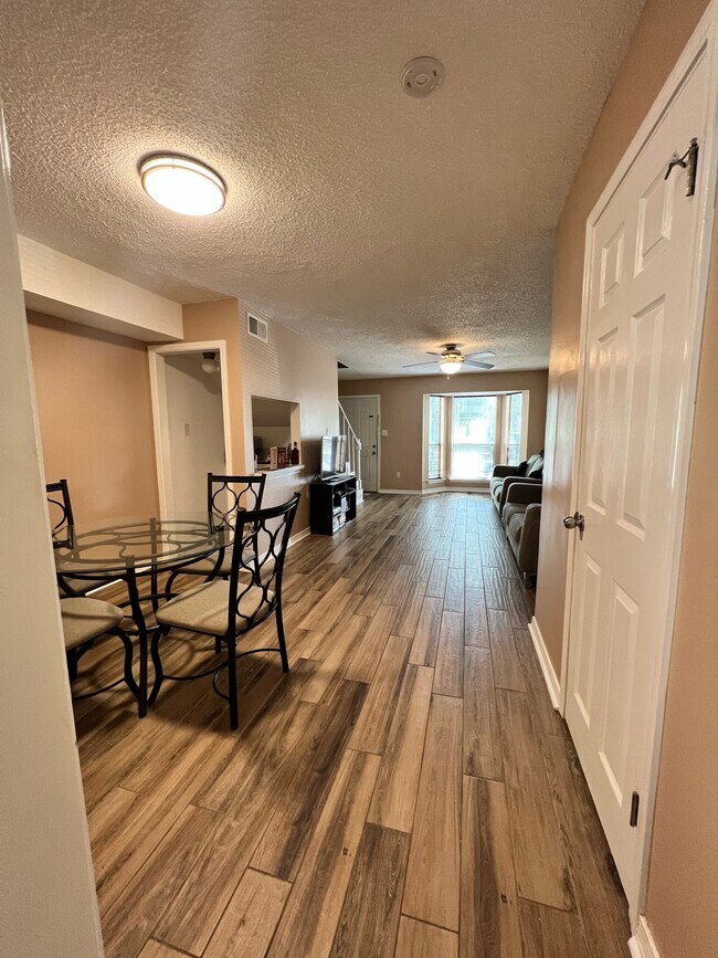 Photo - 829 E Boyd Dr Apartment