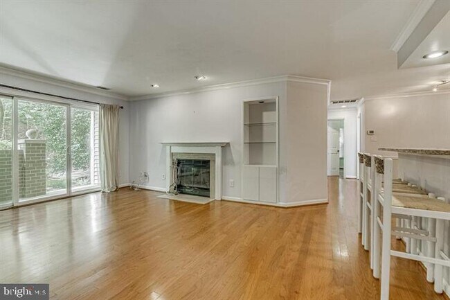 Building Photo - 7718 Lafayette Forest Dr
