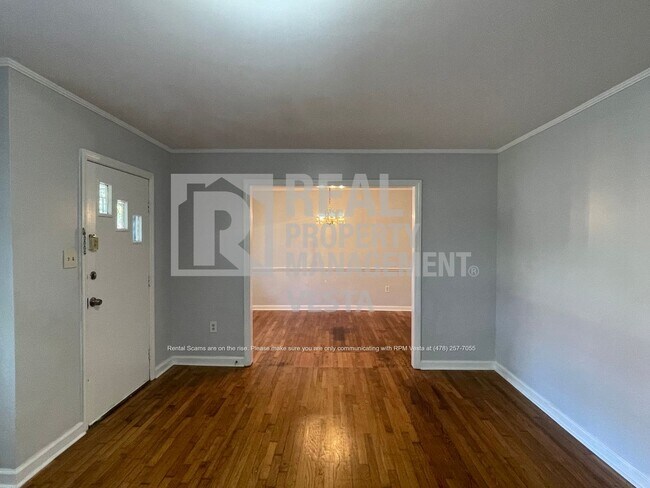 Building Photo - Spacious and Bright Home in East Macon