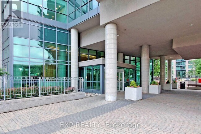 Building Photo - 215 Fort York Blvd