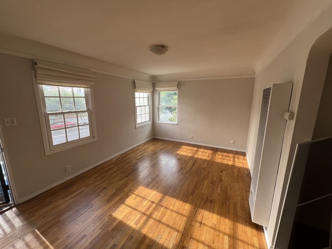 Living room - 1803 Montana St