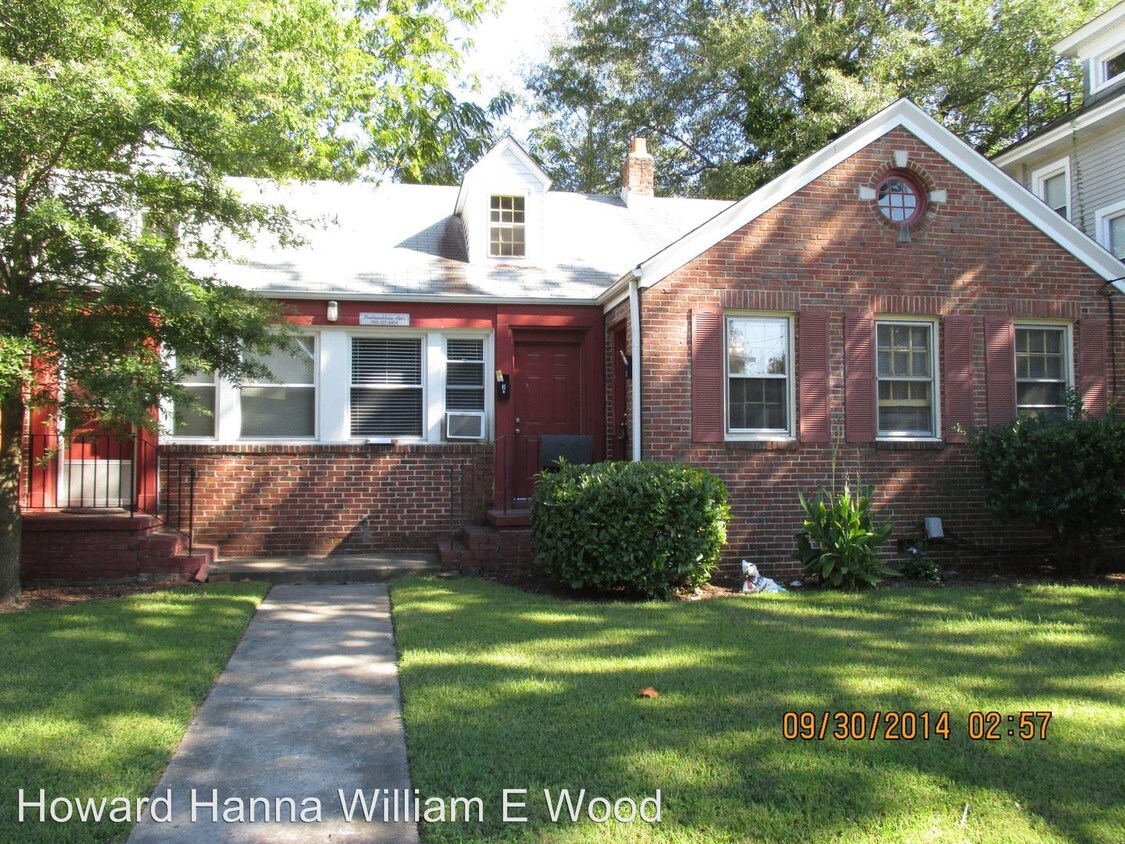 Primary Photo - 1705 Fontainebleau Cres