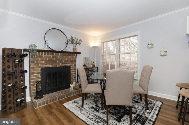Foto del edificio - 7480 Adams Park Ct