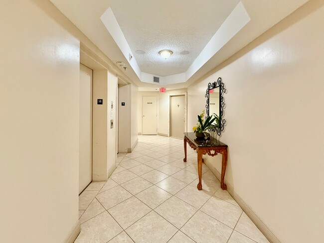 Foto del edificio - 6422 Collins Ave