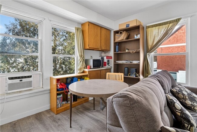 Building Photo - 303 Cornell St