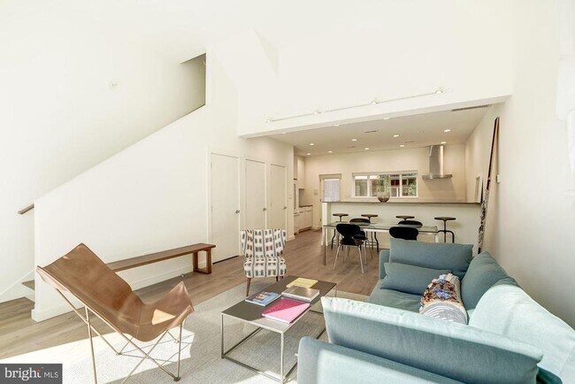Foto del edificio - 446 Ridge St NW