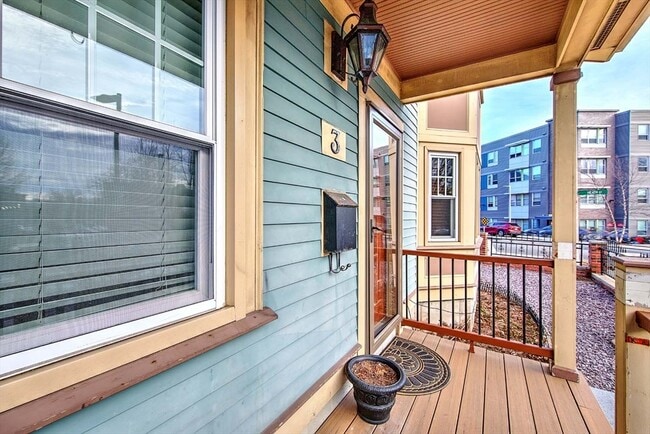 Building Photo - 3 Wensley St