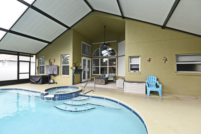 Foto del edificio - 4 Bedroom 2.5 Bath, Waterford Lakes,  Pool...