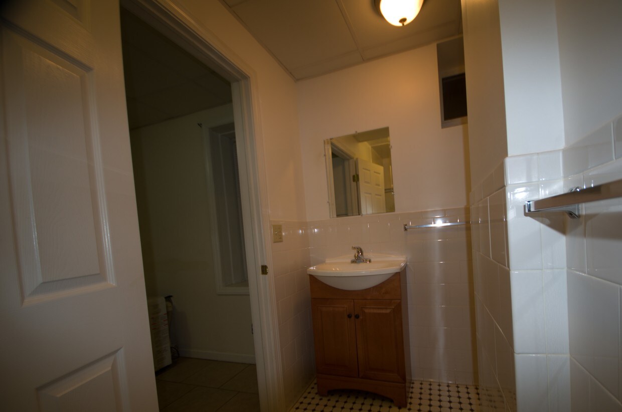 Bathroom - 160 Miller St