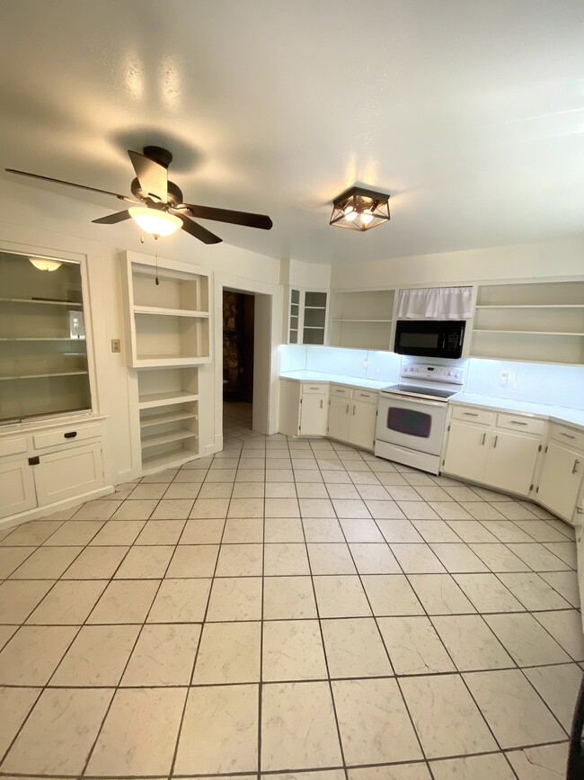 Kitchen/Dining - 303 S Mill