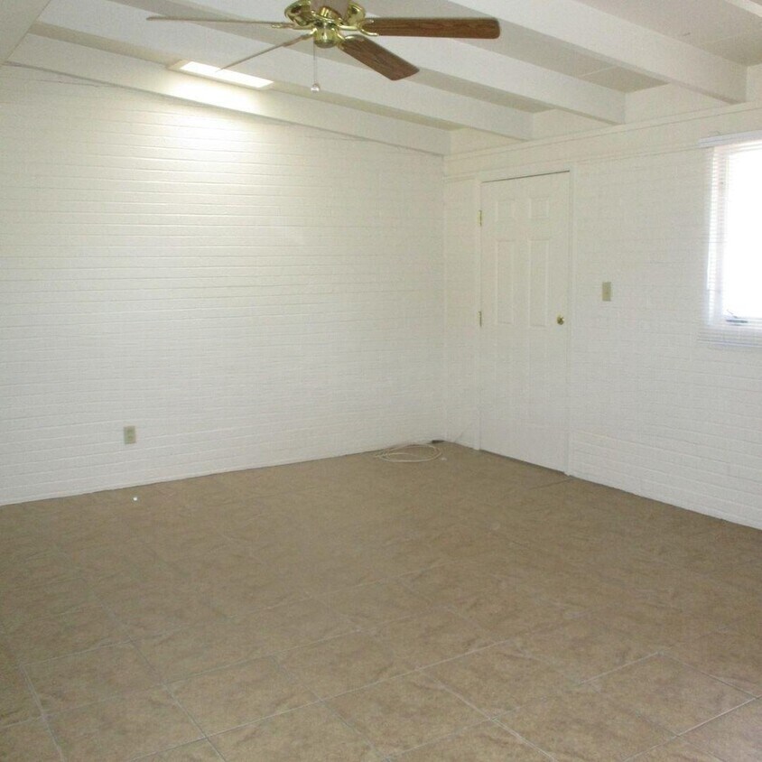 Foto del edificio - 2631 N Fair Oaks Ave