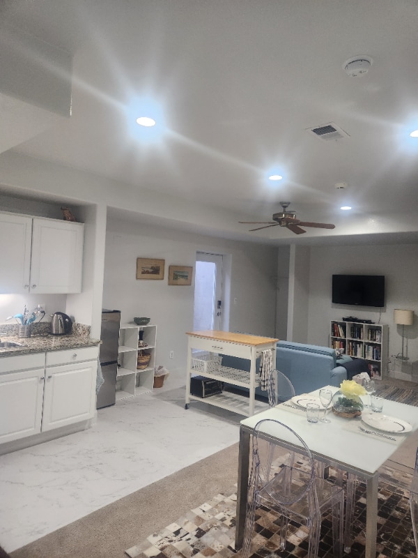 Building Photo - 362 Monroe St