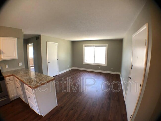 Foto del edificio - 303 S Oak St