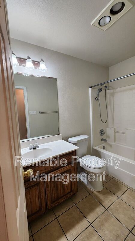 Building Photo - 140 W Stage Coach Trl