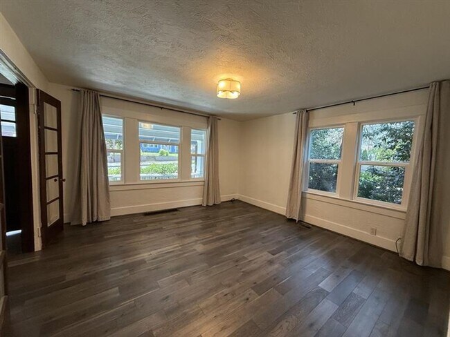 Foto del edificio - 8111 SW Capitol Hwy