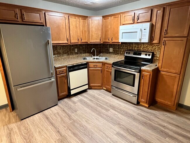 Kitchen - 9005 Thelma Ln