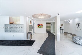 Building Photo - 720 Collins Ave