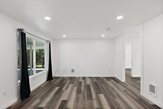 Foto del edificio - Renovated 3-Bed Rambler in Lakewood | Priv...