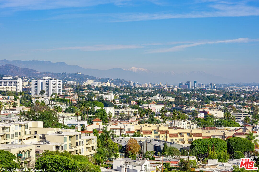 Primary Photo - 838 N Doheny Dr