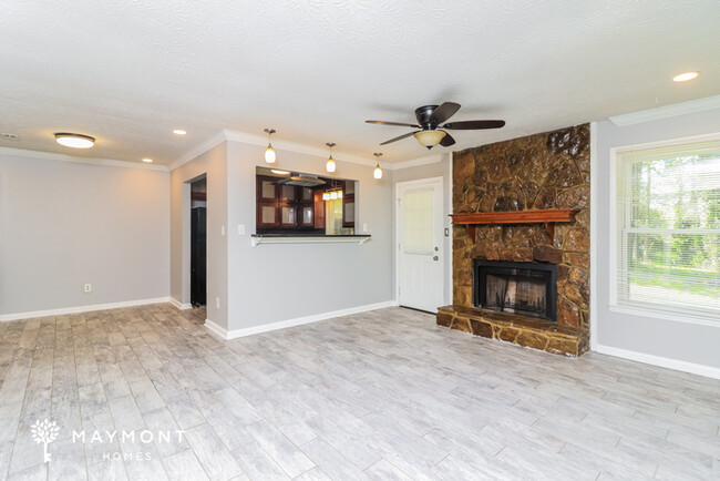 Building Photo - 3 Bedroom Home in Riverdale, GA