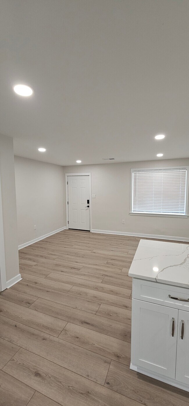 Foto del edificio - 3820 Montgomery Ave
