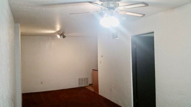 Entry towards kitchen - 145 Grant Ave