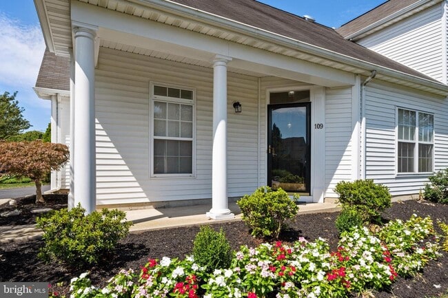 Building Photo - 109 Rainflower Ln